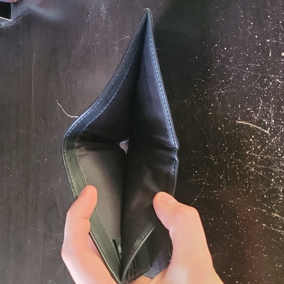 Michael Kors Wallet - Picture 4 of 7